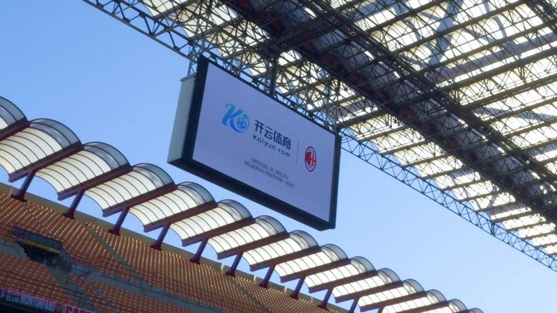 纷拥其中